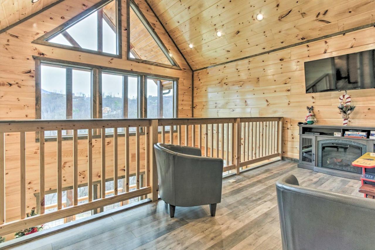 Smoky Mountain Hideaway With Hot Tub, Deck And Views! Villa Gatlinburg Exterior photo
