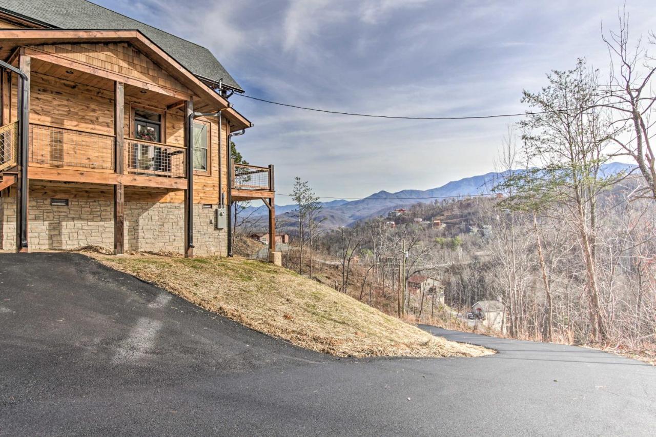 Smoky Mountain Hideaway With Hot Tub, Deck And Views! Villa Gatlinburg Exterior photo